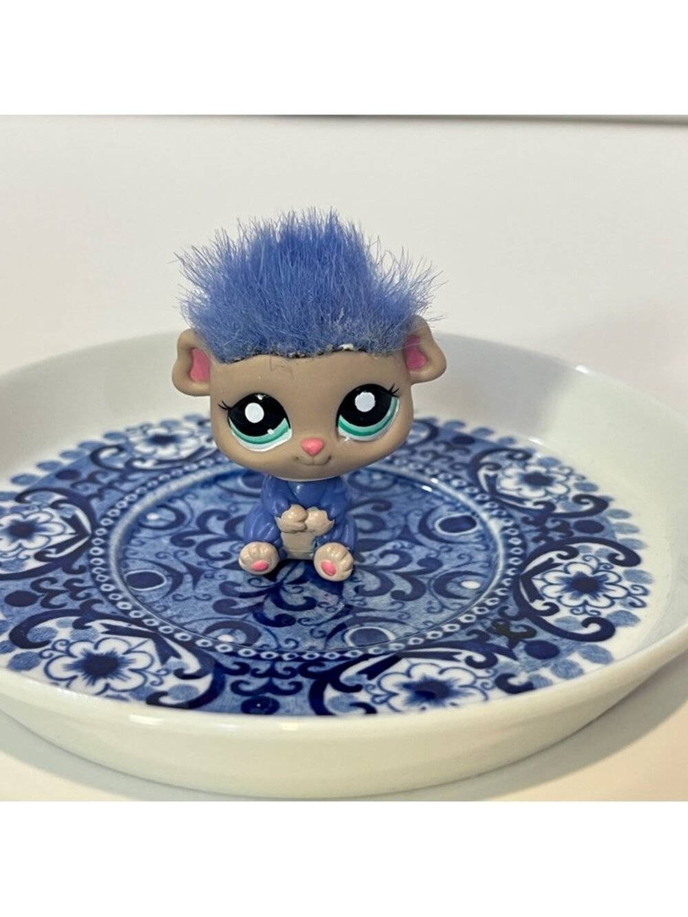 Littlest Pet Shop LPS Authentic Hasbro Toy Figure #2568 Blue Fuzzy Guinea Pig
